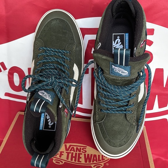 Vans Sk&-Hi Mte-2
Utility Pop Grape Leat
VNOA5HZZ50K
WMNS boots - sneakers - Picture 13 of 16